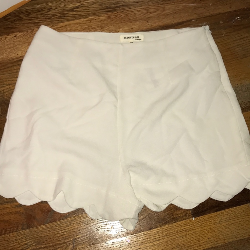 White crepe scalloped shorts